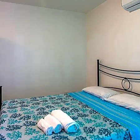 Residenze Il Girasole מלון דירות 4*
