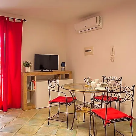 Residenze Il Girasole מלון דירות גולפו אראנצ'י