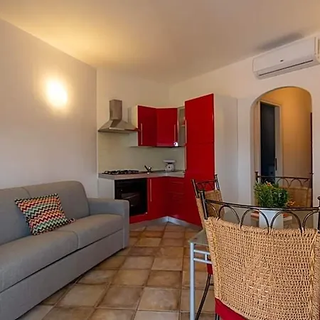Residenze Il Girasole מלון דירות גולפו אראנצ'י