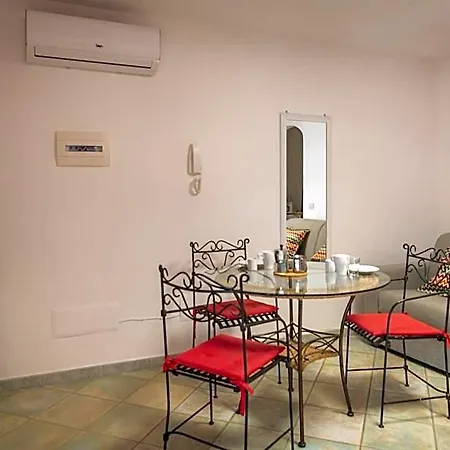 Residenze Il Girasole מלון דירות