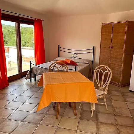 Residenze Il Girasole מלון דירות גולפו אראנצ'י
